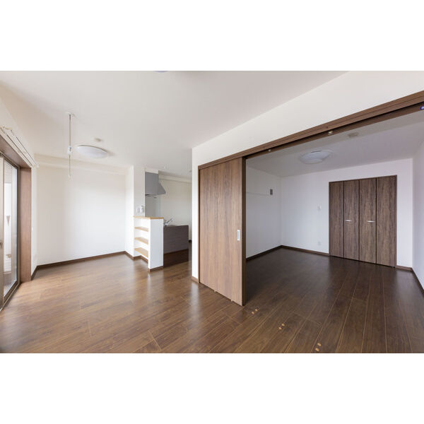 居室・リビング　明るいリビング