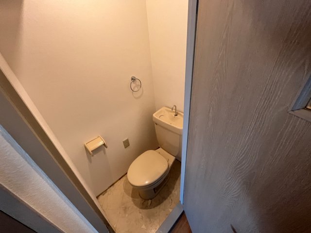 トイレ　間取りが反転の同じマンションのお部屋です