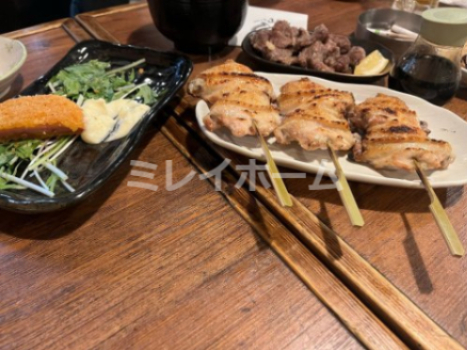 飲食店　串焼ばぁでぃー（飲食店）まで474m