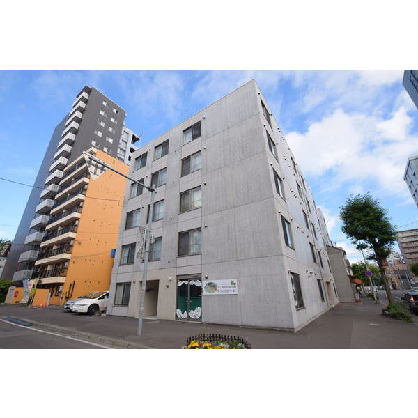 建物外観　★人気の都市ガス、ネット無料物件！★大通徒歩圏の便利な立地