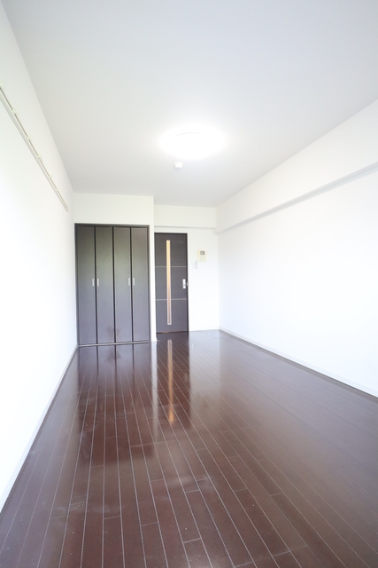 居室・リビング　参考写真（同物件別部屋）