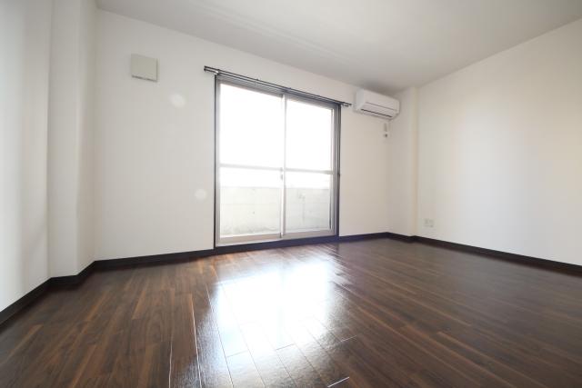 居室・リビング　※同タイプ部屋の写真です。