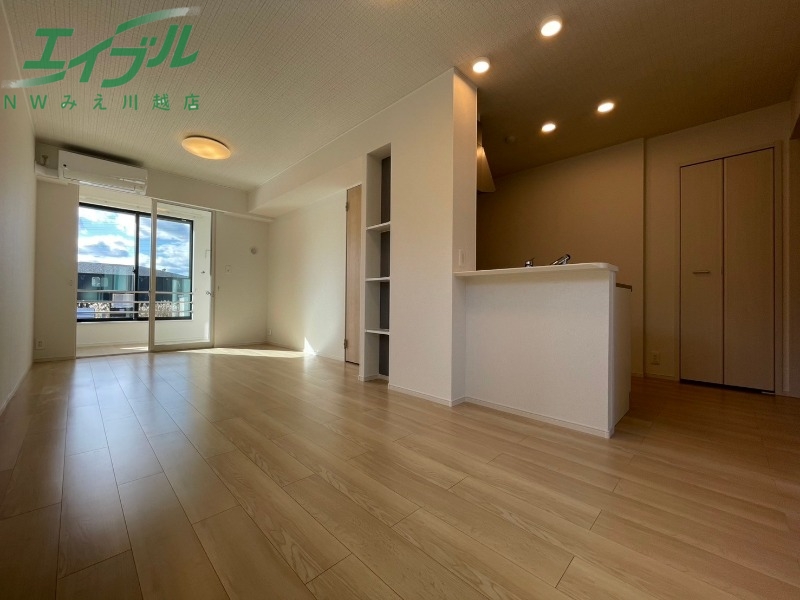 居室・リビング　反転タイプ参考写真