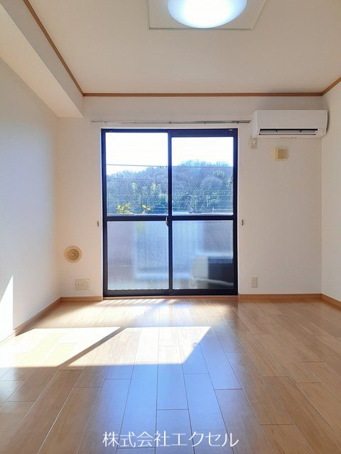 居室・リビング　エアコン完備です。