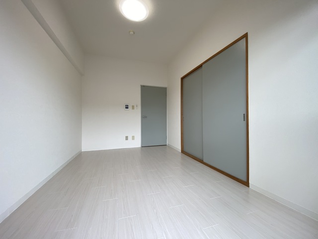 居室・リビング　反転タイプのお写真となります。