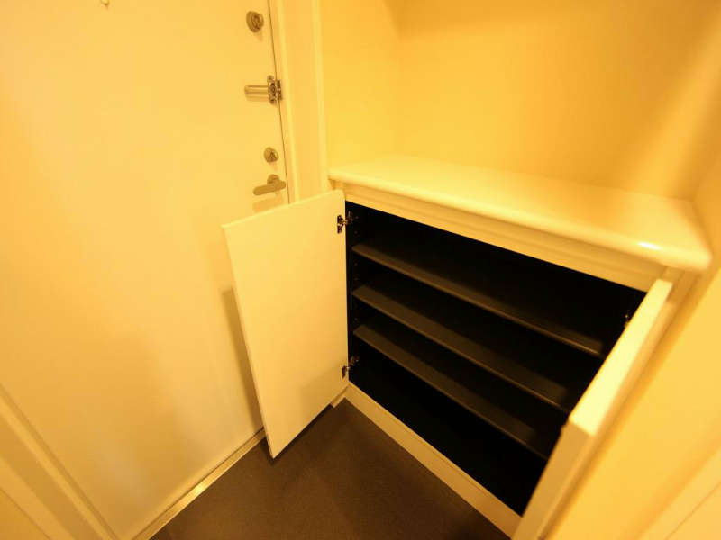 玄関　玄関　シューズボックス付