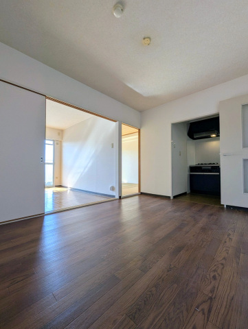 居室・リビング　使い勝手の良い独立宇キッチンのあるリビング