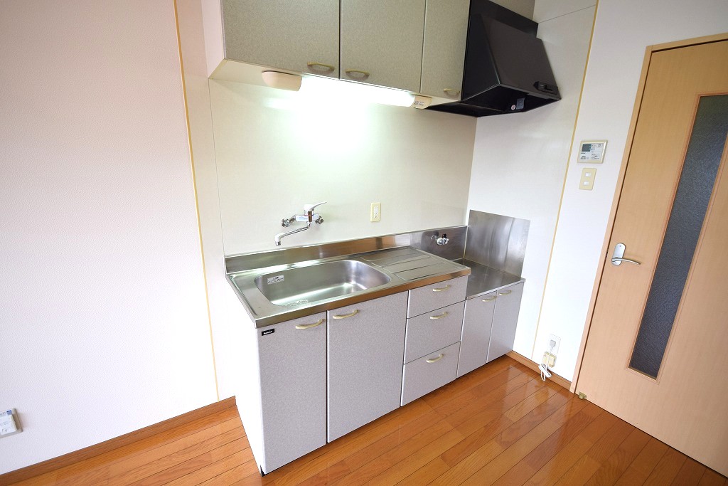 キッチン　収納が多くて便利です。