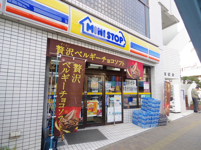 コンビニ　ミニストップ王子本町店（コンビニ）まで180m