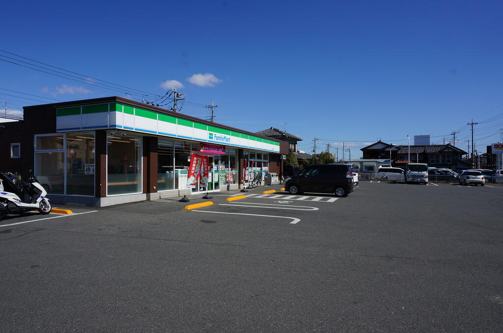 コンビニ　ファミリーマート大泉坂田店（コンビニ）まで138m