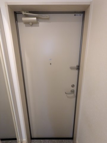 玄関　102号室