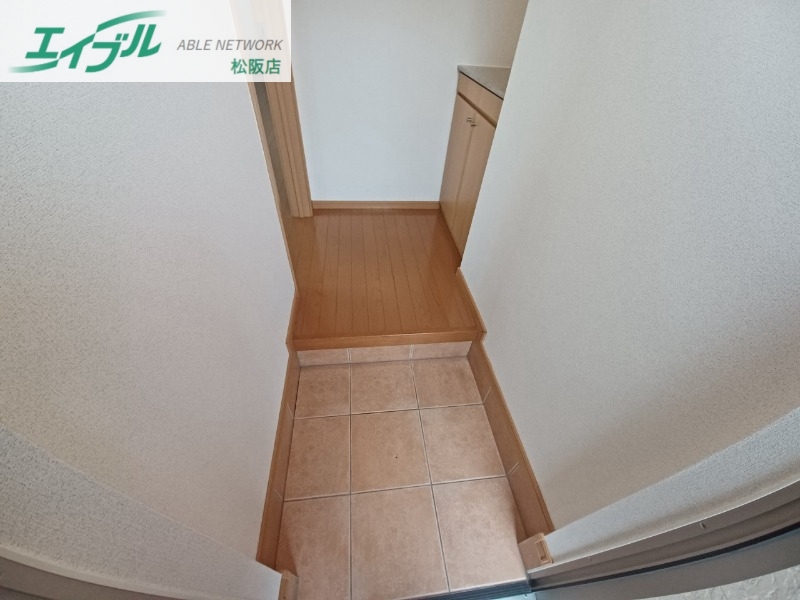 玄関　同物件別室反転タイプ画像