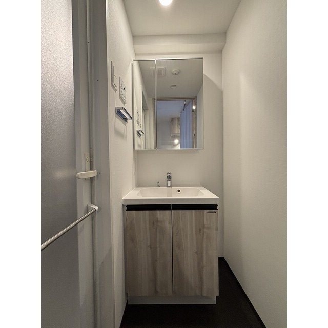 洗面設備　朝の身支度には欠かせない独立洗面化粧台