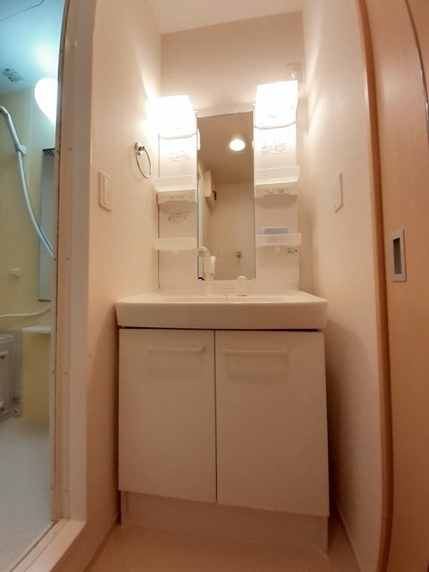 洗面設備　シャワー付き洗面台