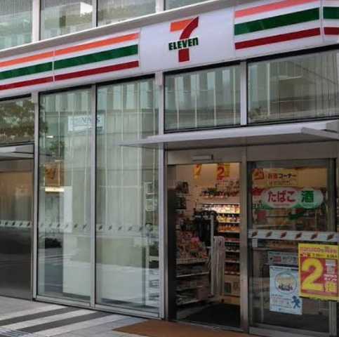 コンビニ　セブンイレブンプルデンシャルタワー店（コンビニ）まで18m