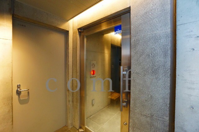 エントランス　オートロック付きエントランス