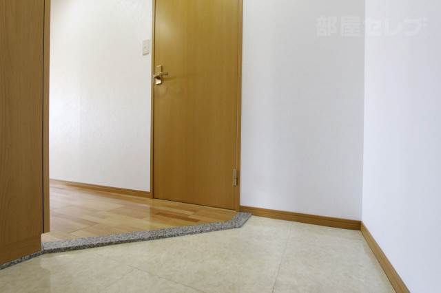 玄関　７０２号室