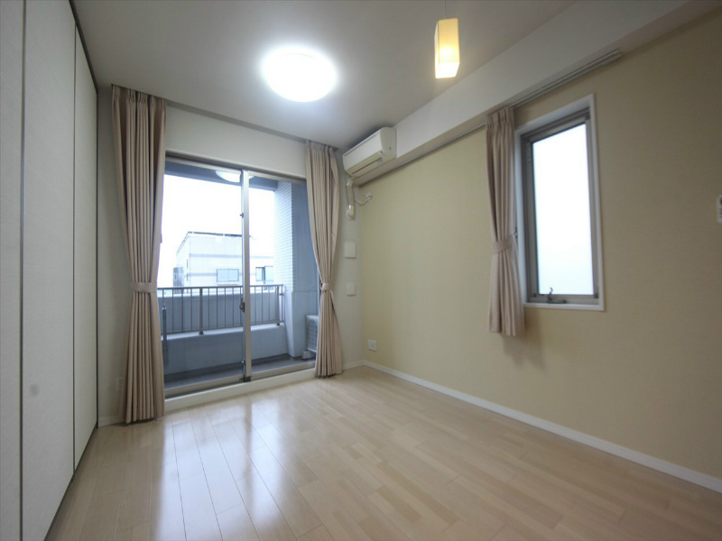 居室・リビング　ＬＤＫ9.3帖　エアコン完備　2面採光