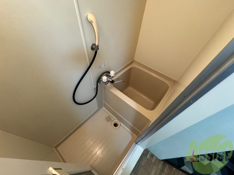 バス・シャワールーム　ユニットバスです。疲れを癒すのに欠かせませんね！