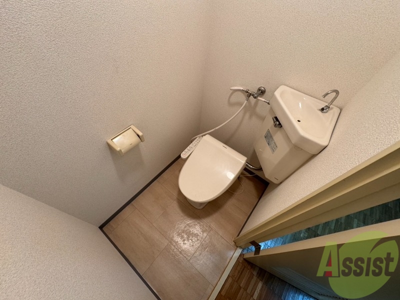 トイレ　こちらはトイレです。清潔感があり、安心して使用できます。