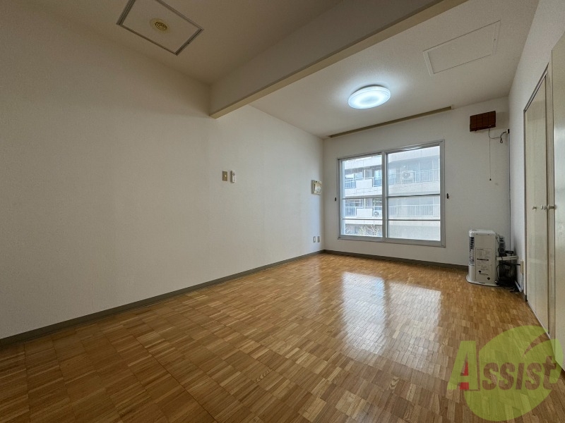 その他部屋・スペース　寝室を別角度から撮りました。どう家具を配置しますか？