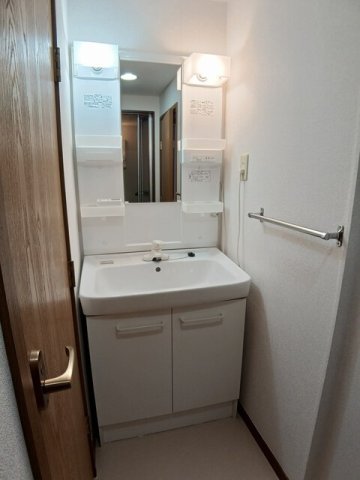 洗面設備　使いやすい洗面所です