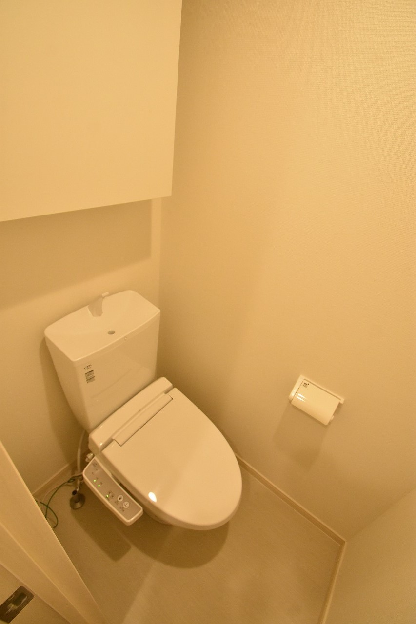 トイレ　温水洗浄便座です。