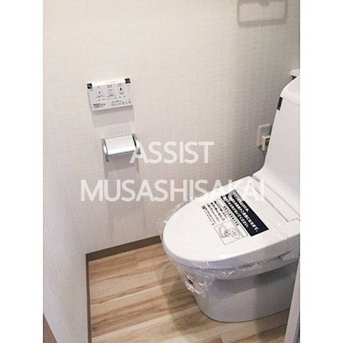 トイレ　写真：設備同仕様の別物件です写真：設備同仕様の別物件です