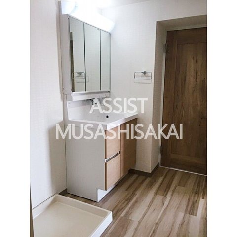 洗面設備　写真：設備同仕様の別物件です