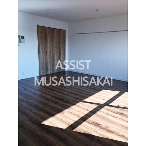 居室・リビング　写真：設備同仕様の別物件です