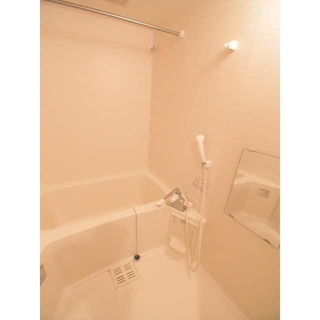 バス・シャワールーム　コンパクトで使いやすいお風呂です