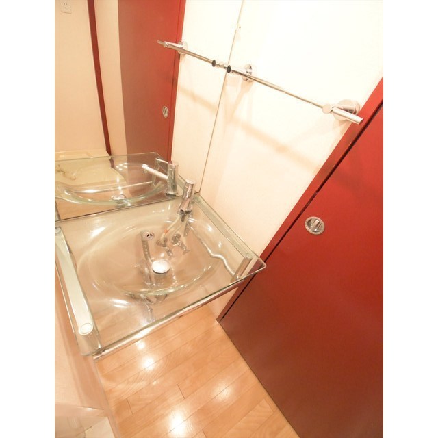 洗面設備　スペースが確保できる洗面所です