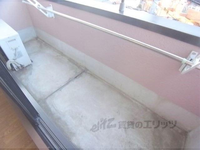 バルコニー　物干しざお設置済みです。