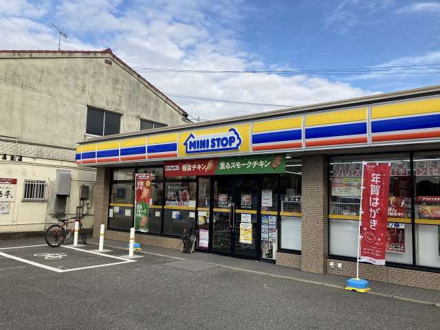 コンビニ　ミニストップ（コンビニ）まで301m
