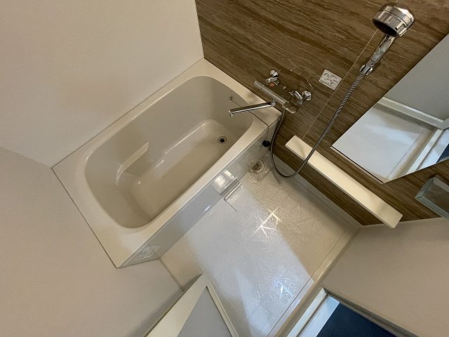 バス・シャワールーム　コンパクトで使いやすいお風呂です