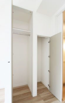 収納　★ハンガーラック付き、上部収納も有り★