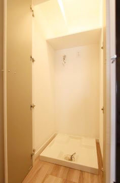 その他設備　★洗濯機置き場、扉付きで音も軽減★