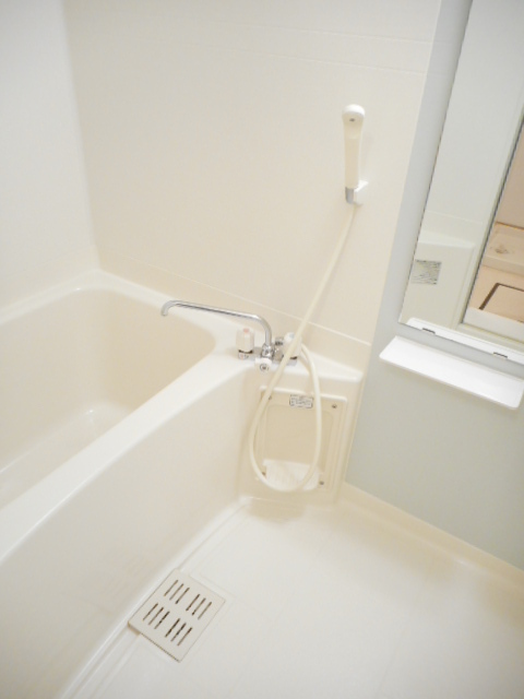 バス・シャワールーム　浴室乾燥付きで雨の日でも洗濯物が干せます☆