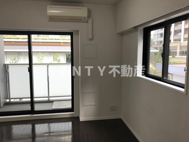 その他部屋・スペース　開放的な寝室です