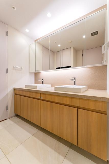 洗面設備　※写真は同タイプ住戸です。