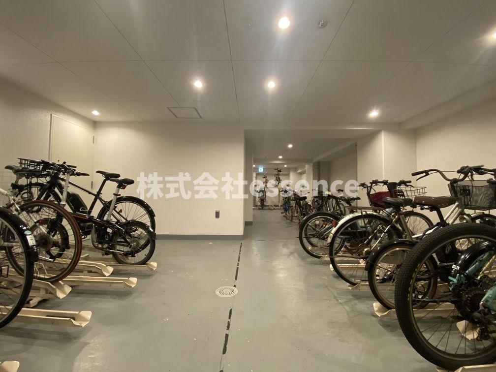 駐車場　弊社ではオンライン対応・現地対応可能です♪