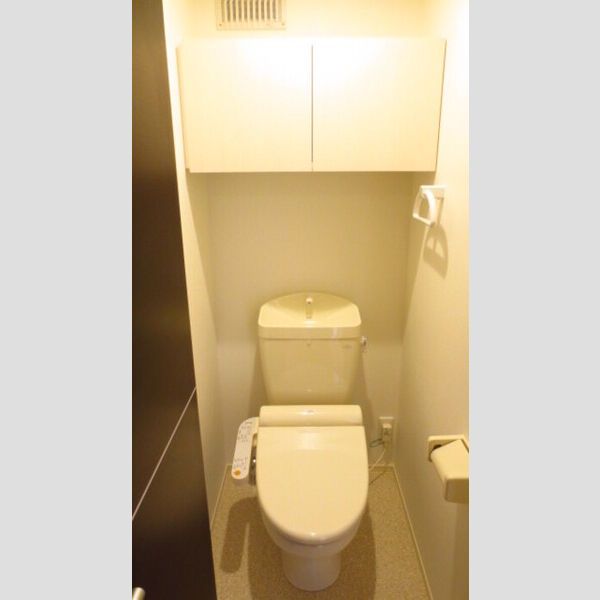トイレ　ウォシュレット付です。