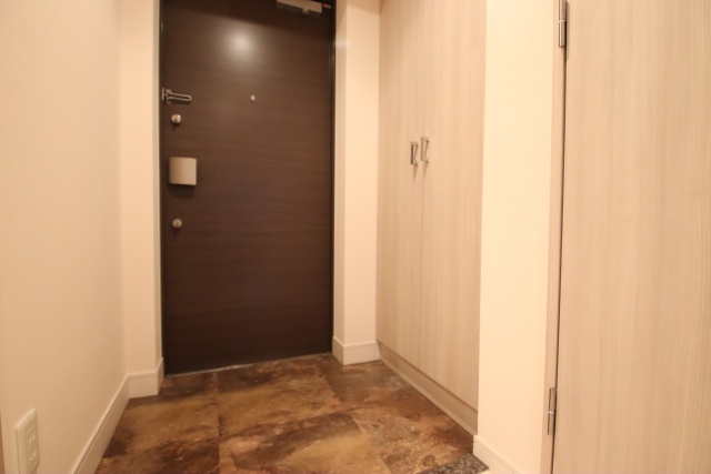 玄関　※別室の参考写真の為、現況優先です。