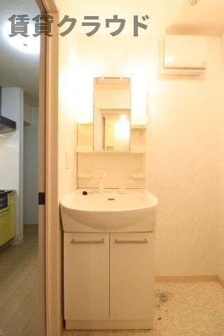 洗面設備　朝の準備に活躍する、洗髪洗面化粧台！