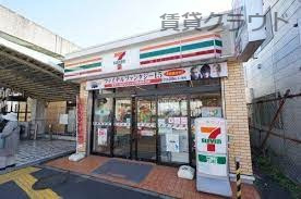 コンビニ　セブンイレブン 八幡宿駅西口店（コンビニ）まで303m