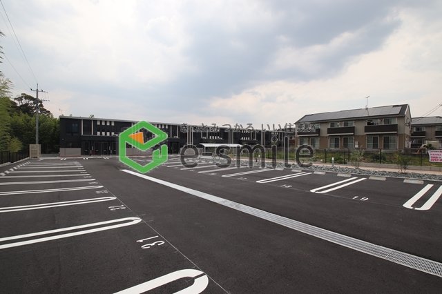 駐車場　駐車場があるので、車を買う予定の方も安心です