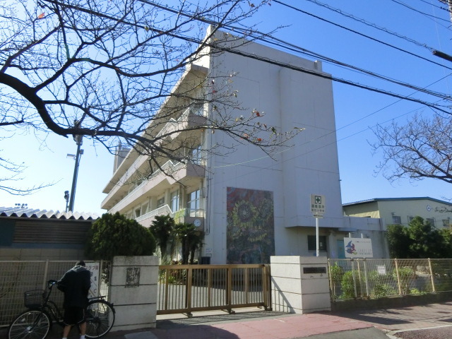 小学校　市川市立曽谷小学校（小学校）まで404m