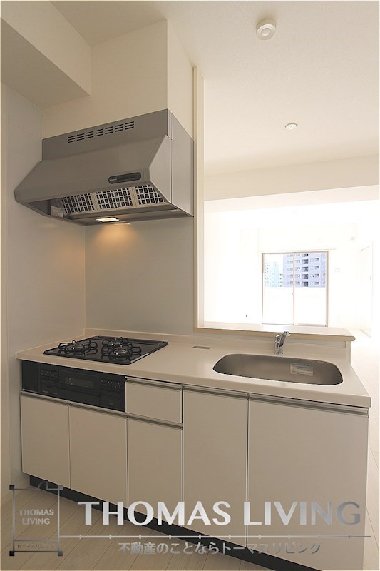 キッチン　お部屋ごとに建具・フローリングの仕様が異なります。