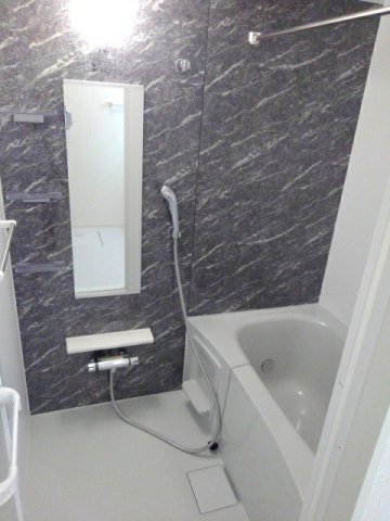 バス・シャワールーム　コンパクトで使いやすいお風呂です