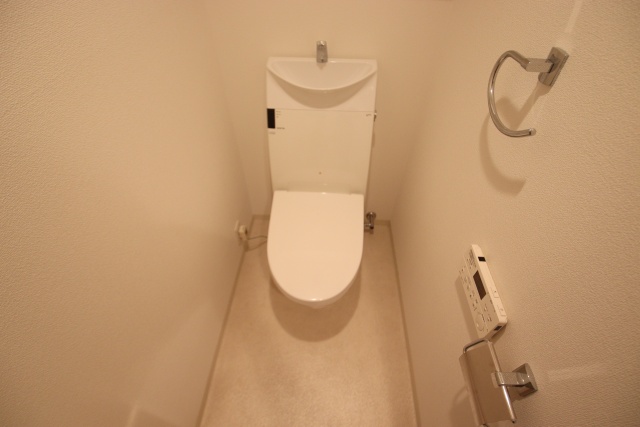 トイレ　※別室の参考写真の為、現況優先です。